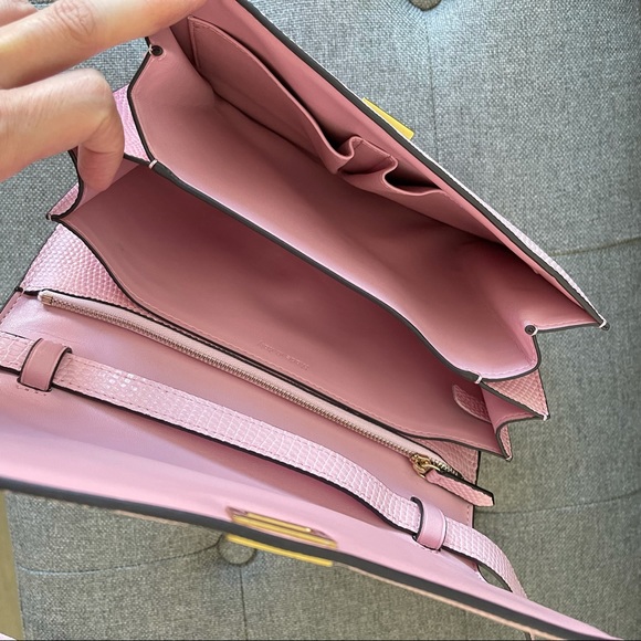 Pink classic box bag with gold hardware - Picture 6 of 7